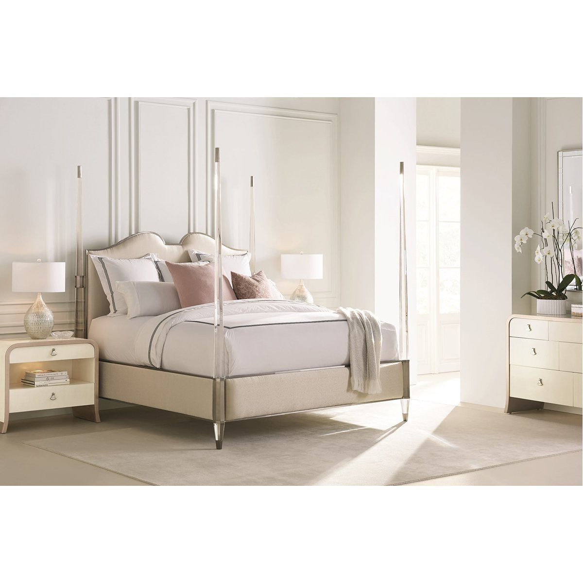 Caracole Classic The Post is Clear Bed