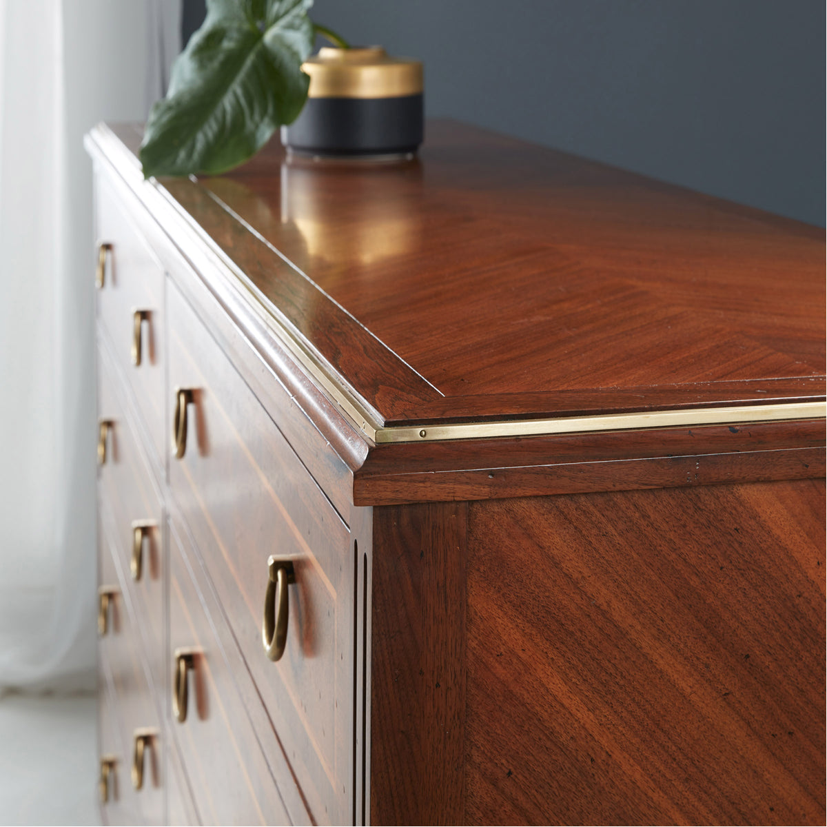 Modern History Villeneuve Dresser