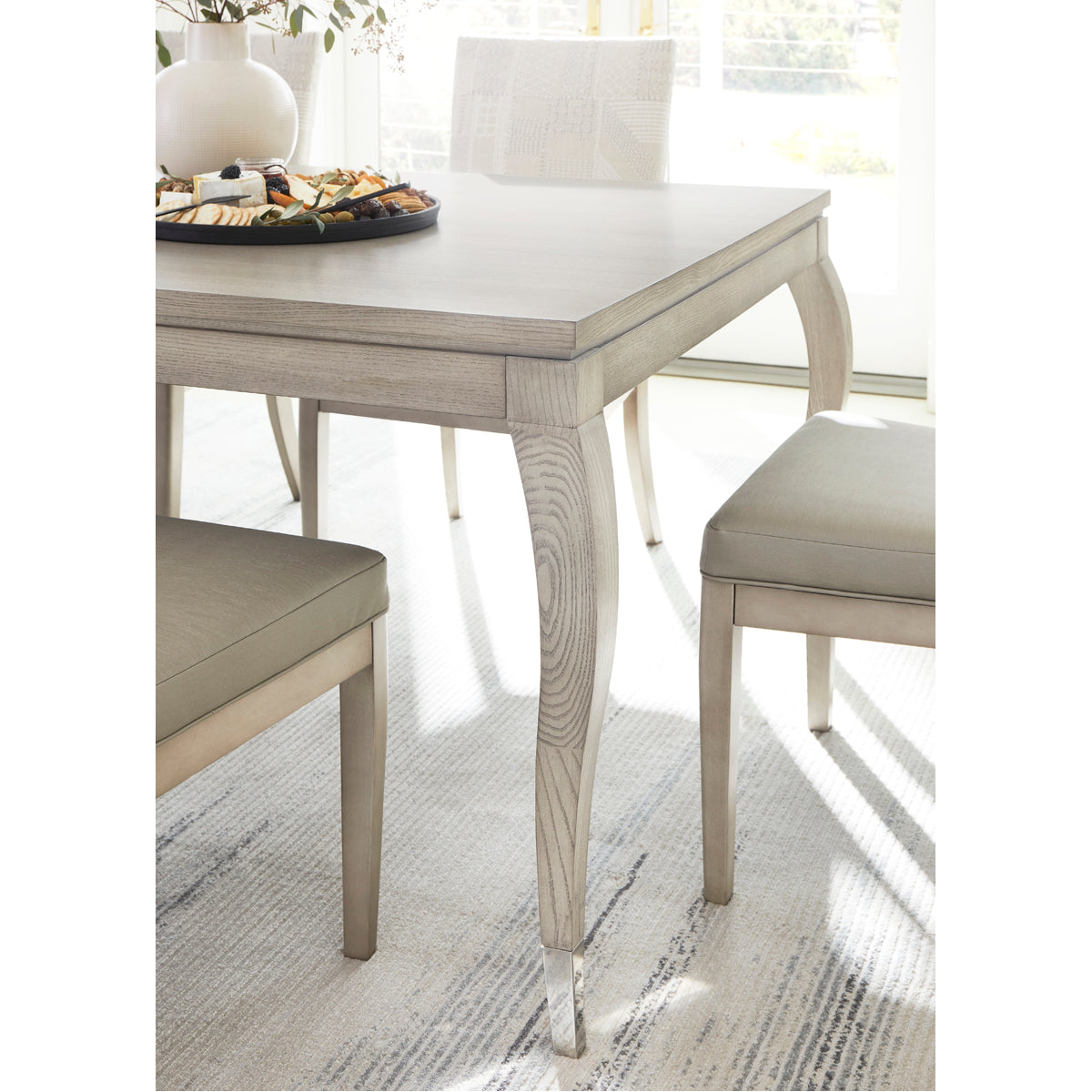 Vanguard Furniture Cabriole Dining Table with Cabriole Leg