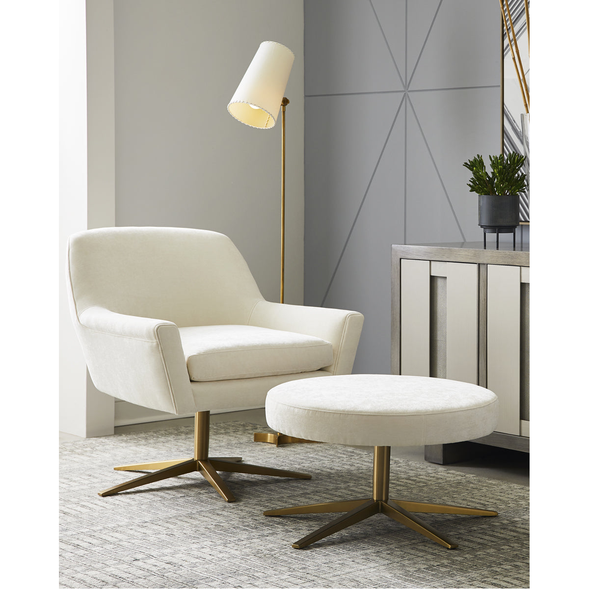 Vanguard Furniture Solaris Swivel Chair