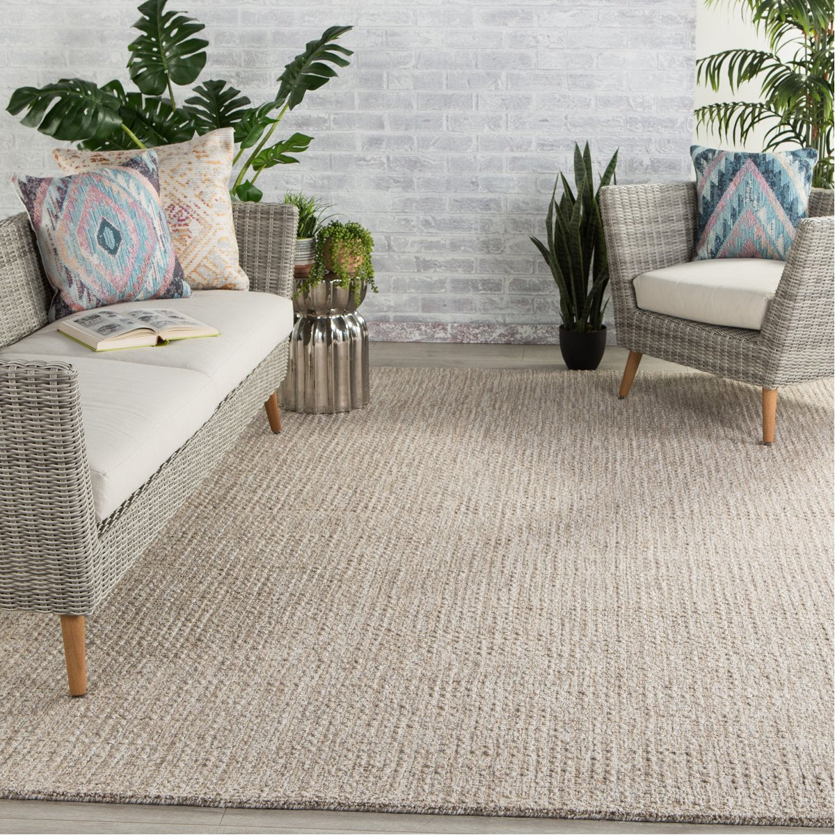 Jaipur Wisteria Jardin Solid Gray White WSR01 Rug